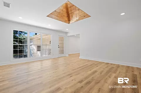Living - 1908 Bent Tree Ct, Mobile, AL 36609 photo 2 of 6