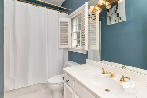 Bath - 421 Tuthill Ln, Mobile, AL 36608 photo 4 of 6