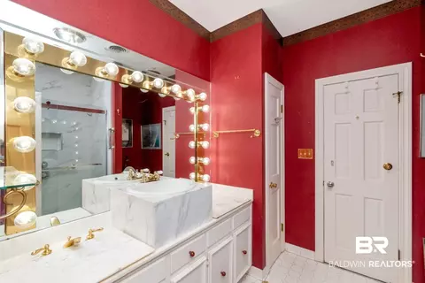 Bath - 421 Tuthill Ln, Mobile, AL 36608 photo 5 of 6