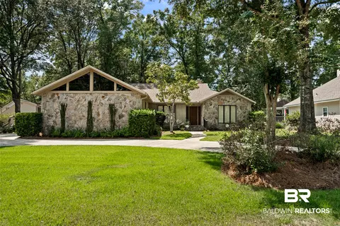 499 Ridgewood Dr, Daphne, AL 36526