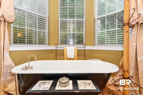 Bath - 14890 Celeste Rd, Chunchula, AL 36521 photo 4 of 8