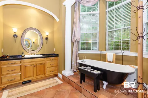 Bath - 14890 Celeste Rd, Chunchula, AL 36521 photo 2 of 8