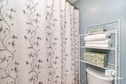 Bath - 3016 Lindholm Dr, Mobile, AL 36693 photo 2 of 4