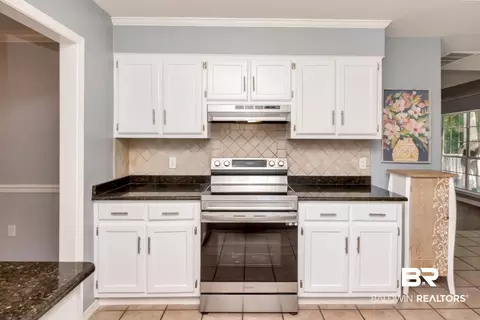 Kitchen - 3016 Lindholm Dr, Mobile, AL 36693 photo 4 of 5