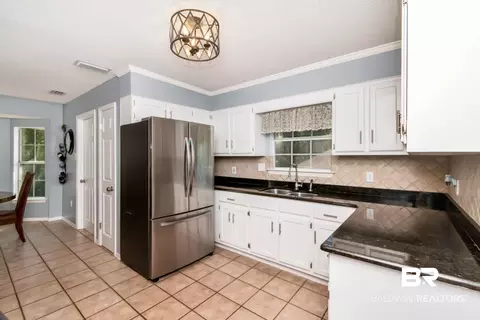 Kitchen - 3016 Lindholm Dr, Mobile, AL 36693 photo 2 of 5