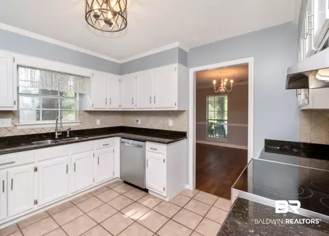 Kitchen - 3016 Lindholm Dr, Mobile, AL 36693 photo 5 of 5