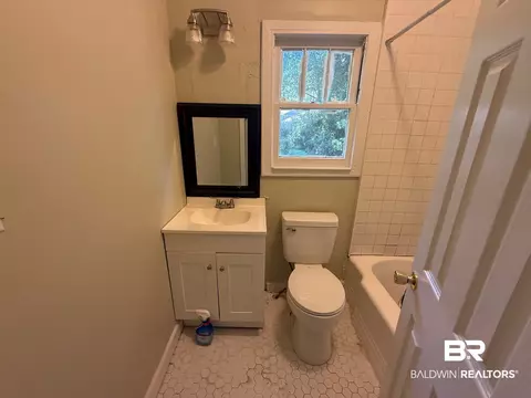 Bath - 352 S Ann St, Mobile, AL 36604 photo 3 of 4