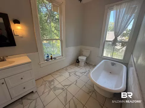 Bath - 352 S Ann St, Mobile, AL 36604 photo 4 of 4