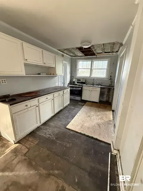 Kitchen - 352 S Ann St, Mobile, AL 36604 photo 1 of 4