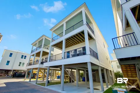 521 E 1st Ave #B, Gulf Shores, AL 36542