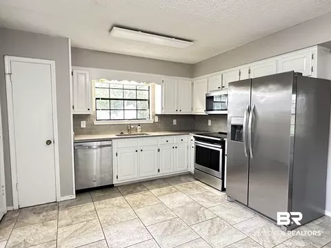 Kitchen - 1109 Mcneil Ave, Mobile, AL 36609 photo 2 of 3