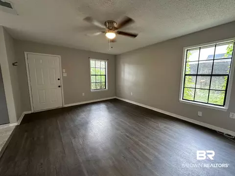 Living - 1109 Mcneil Ave, Mobile, AL 36609 photo 1 of 2