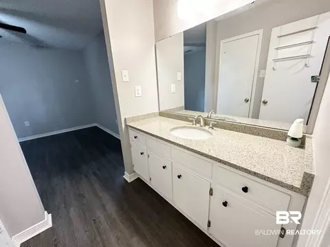 Bath - 1109 Mcneil Ave, Mobile, AL 36609 photo 1 of 2