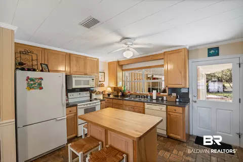 Kitchen - 8785 Red Fish Point Rd, Lillian, AL 36549 photo 2 of 3