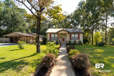 202 Forest St, Chickasaw, AL 36611
