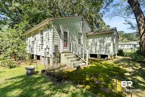 Exterior - 5105 E Village Cir, Mobile, AL 36608 photo 5 of 9
