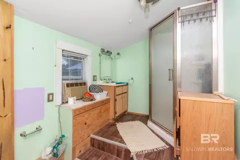 Bath - 25 Southern St, Chickasaw, AL 36611 photo 2 of 4