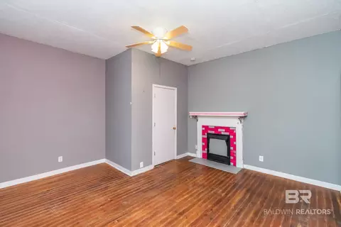 Living - 25 Southern St, Chickasaw, AL 36611 photo 4 of 6