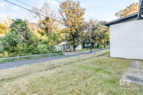 Exterior - 25 Southern St, Chickasaw, AL 36611 photo 11 of 15