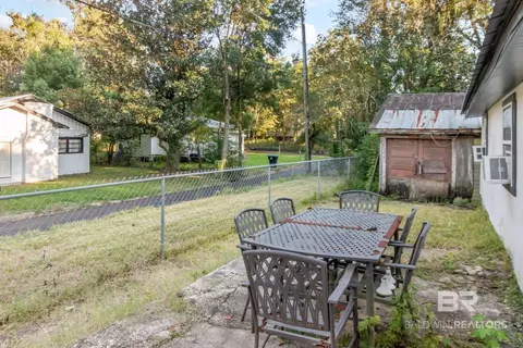 Exterior - 25 Southern St, Chickasaw, AL 36611 photo 7 of 15