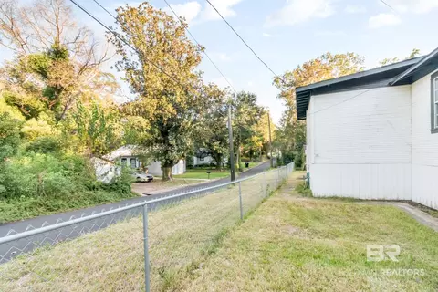 Exterior - 25 Southern St, Chickasaw, AL 36611 photo 12 of 15