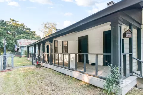Exterior - 25 Southern St, Chickasaw, AL 36611 photo 3 of 15
