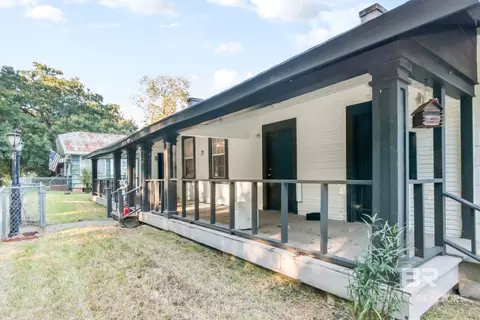 Exterior - 25 Southern St, Chickasaw, AL 36611 photo 1 of 14