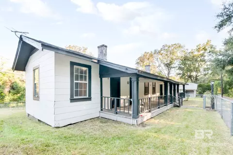 Exterior - 25 Southern St, Chickasaw, AL 36611 photo 2 of 15