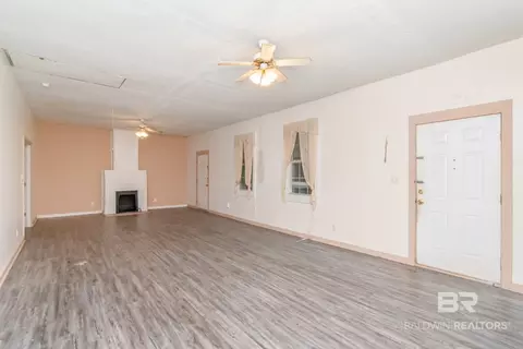 Living - 25 Southern St, Chickasaw, AL 36611 photo 2 of 6
