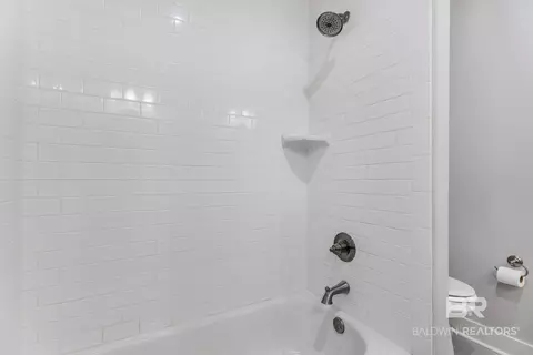 Bath - 19847 Bunker Loop, Fairhope, AL 36532 photo 8 of 8