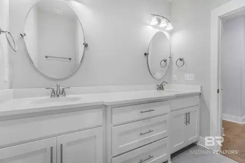 Bath - 19847 Bunker Loop, Fairhope, AL 36532 photo 7 of 8