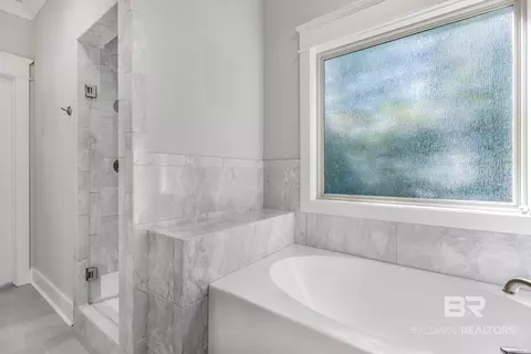Bath - 19847 Bunker Loop, Fairhope, AL 36532 photo 3 of 8