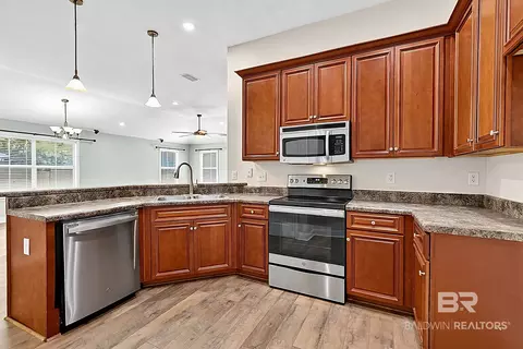 Kitchen - 11233 Herschel Loop, Daphne, AL 36526 photo 3 of 5