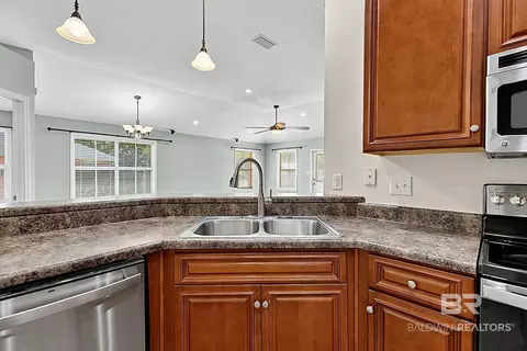 Kitchen - 11233 Herschel Loop, Daphne, AL 36526 photo 4 of 5