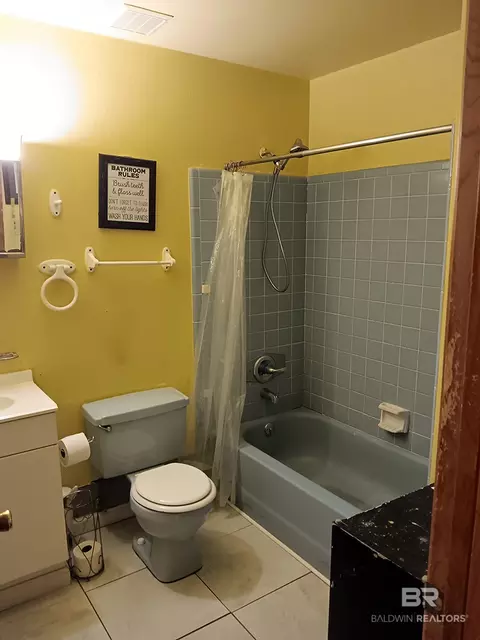 Bath - 1304 Oak St, Daphne, AL 36526 photo 2 of 4