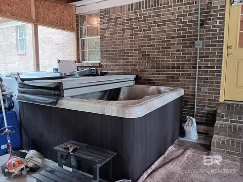 Exterior - 1304 Oak St, Daphne, AL 36526 photo 5 of 10