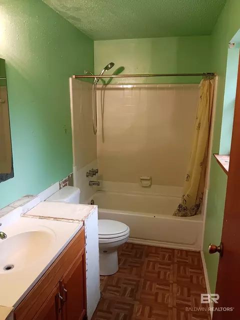 Bath - 1304 Oak St, Daphne, AL 36526 photo 4 of 4