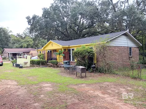 Exterior - 1304 Oak St, Daphne, AL 36526 photo 2 of 10