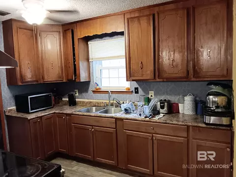 Kitchen - 1304 Oak St, Daphne, AL 36526 photo 3 of 3