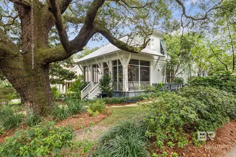 111 Pier Ave, Fairhope, AL 36532