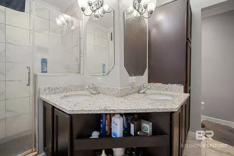 Bath - 5009 Chaucer Dr, Mobile, AL 36693 photo 1 of 2