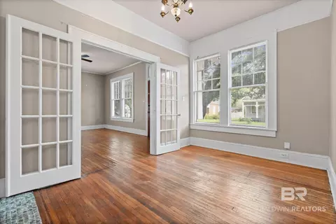 Living - 54 Houston St, Mobile, AL 36606 photo 4 of 12