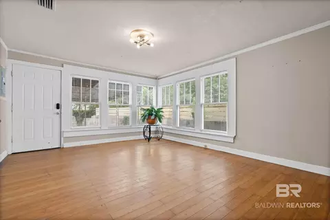 Living - 54 Houston St, Mobile, AL 36606 photo 8 of 12