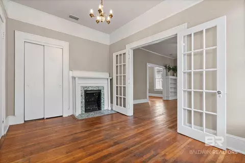 Living - 54 Houston St, Mobile, AL 36606 photo 3 of 12