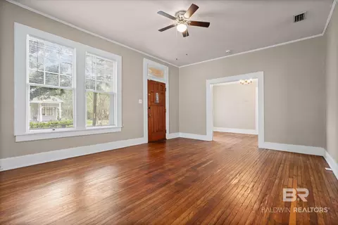 Living - 54 Houston St, Mobile, AL 36606 photo 2 of 12