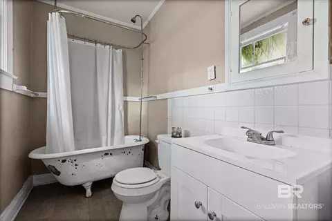 Bath - 54 Houston St, Mobile, AL 36606 photo 3 of 3