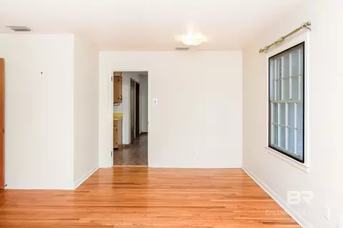 Living - 5658 Diane Dr, Mobile, AL 36618 photo 5 of 6