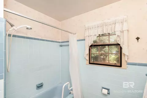 Bath - 5658 Diane Dr, Mobile, AL 36618 photo 2 of 3