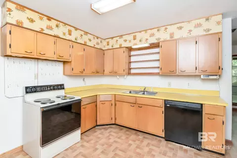 Kitchen - 5658 Diane Dr, Mobile, AL 36618 photo 3 of 4