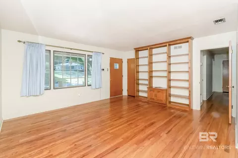 Living - 5658 Diane Dr, Mobile, AL 36618 photo 3 of 6